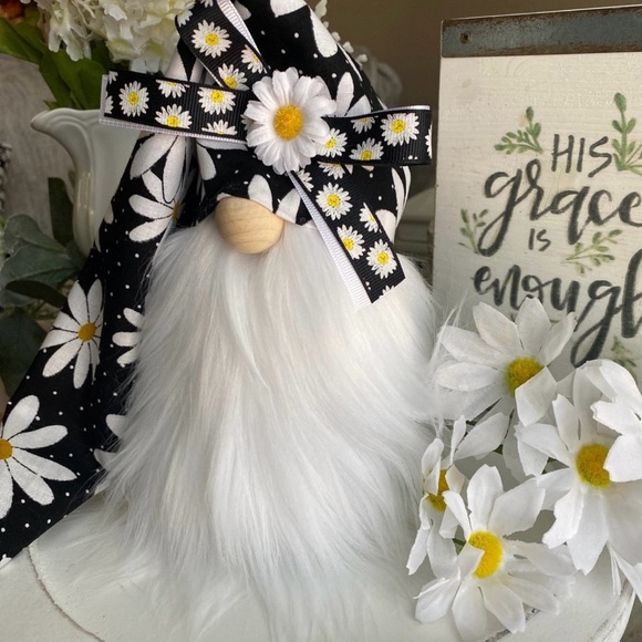 🌼Daisy Flower Gnome, Summer Gnome, Tiered Tray Decor - Picture 3 of 5